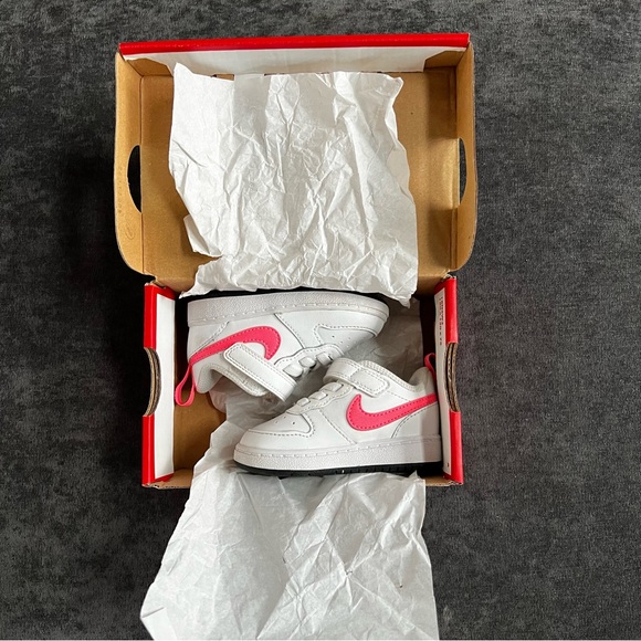 NIB Nike Toddler Sneakers Size 4c - Picture 1 of 10